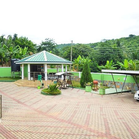 3A'S Guest House Akosombo Bagian luar foto