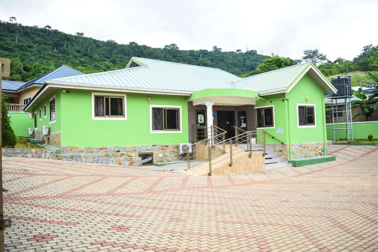 3A'S Guest House Akosombo Bagian luar foto