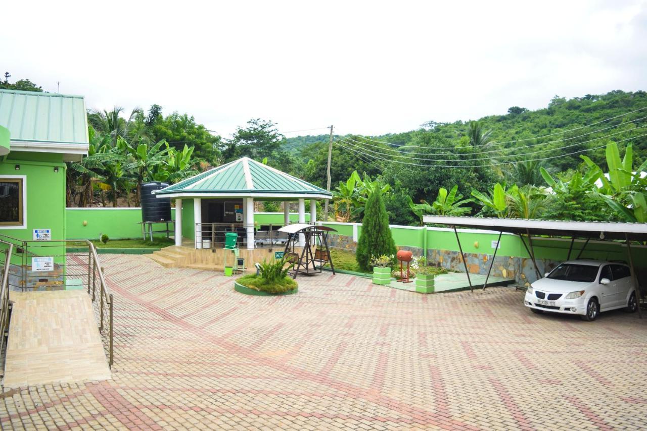 3A'S Guest House Akosombo Bagian luar foto