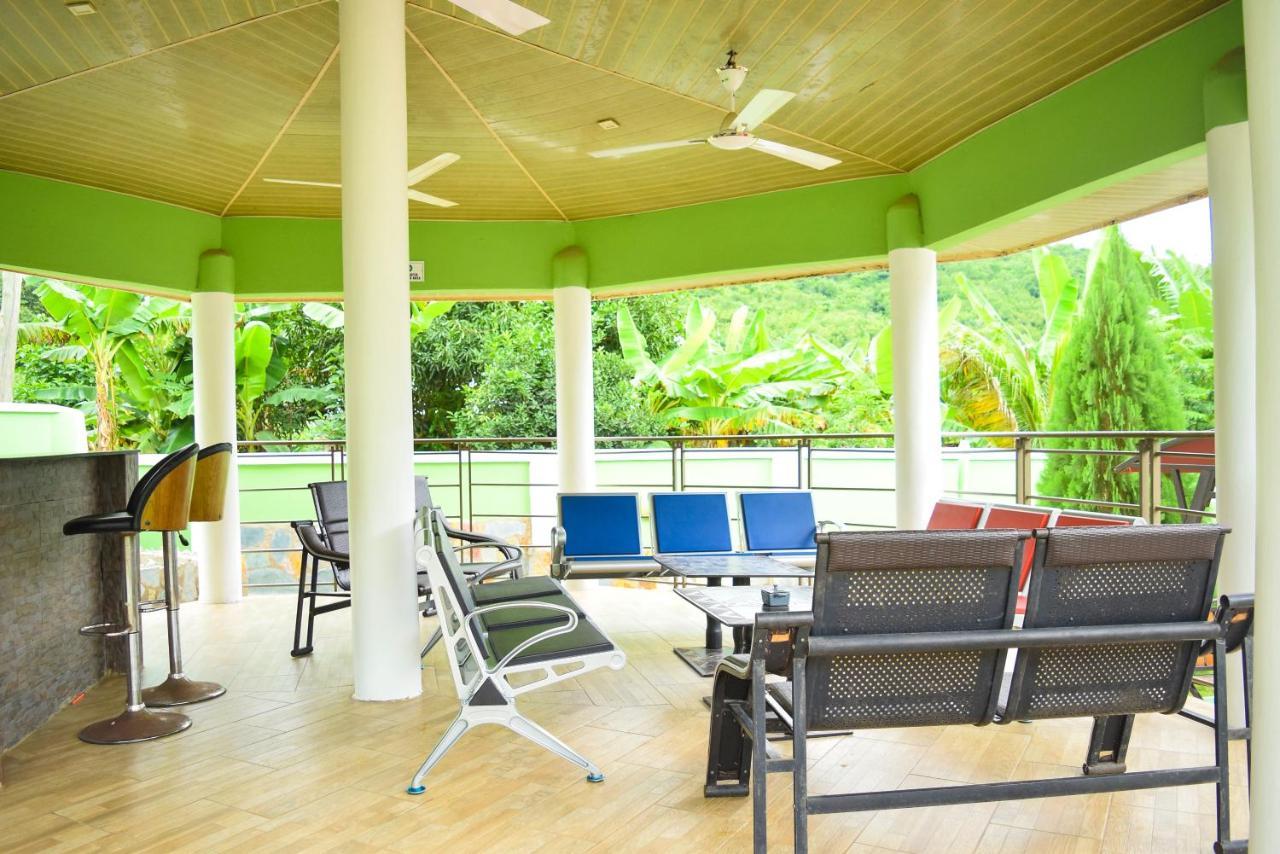 3A'S Guest House Akosombo Bagian luar foto
