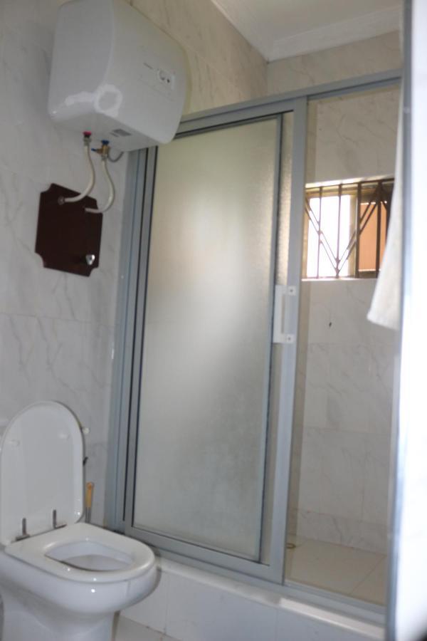 3A'S Guest House Akosombo Bagian luar foto