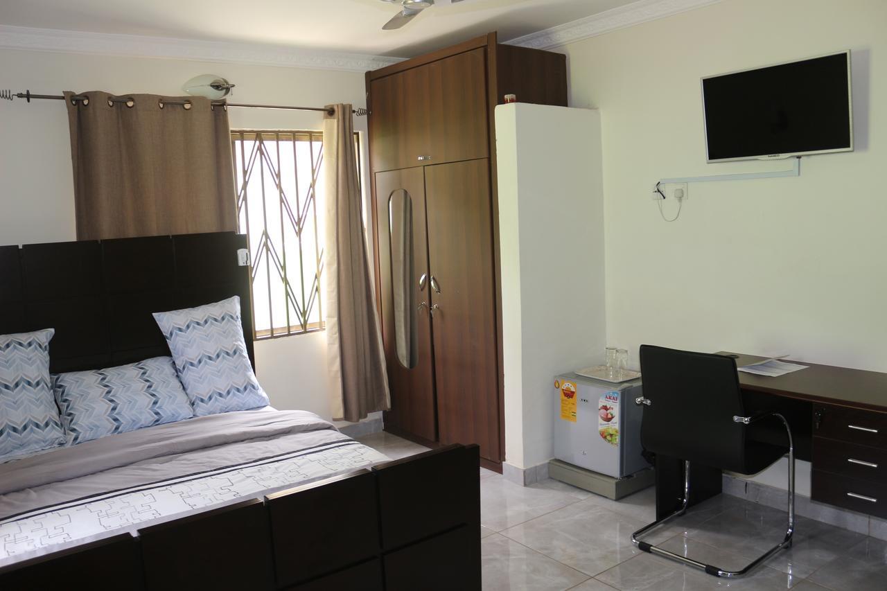 3A'S Guest House Akosombo Bagian luar foto