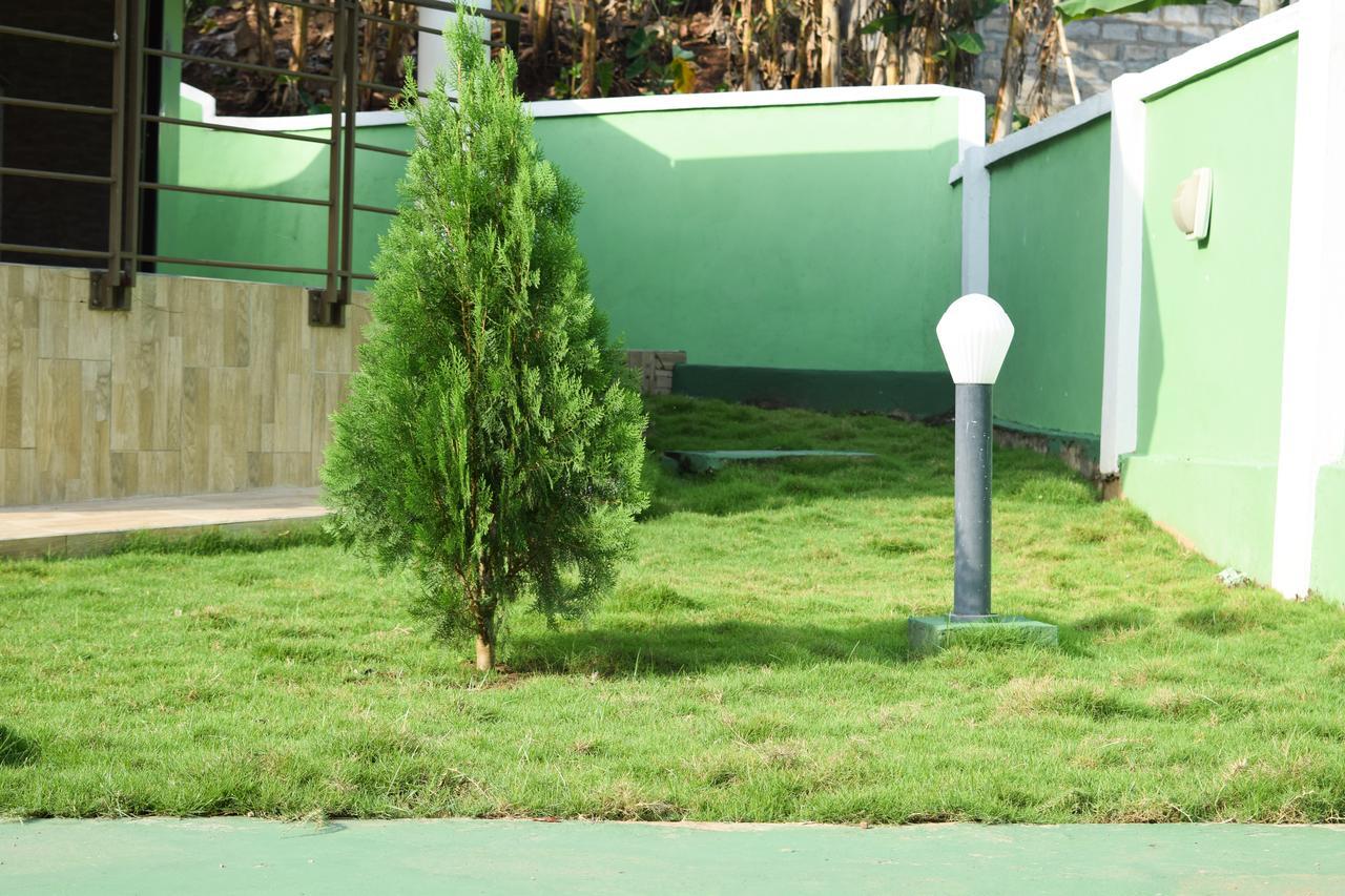 3A'S Guest House Akosombo Bagian luar foto