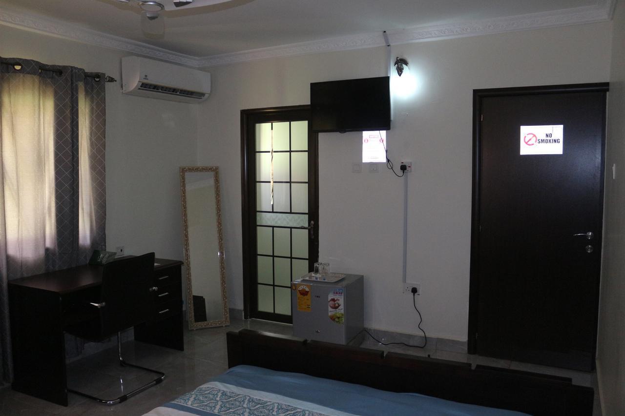 3A'S Guest House Akosombo Bagian luar foto