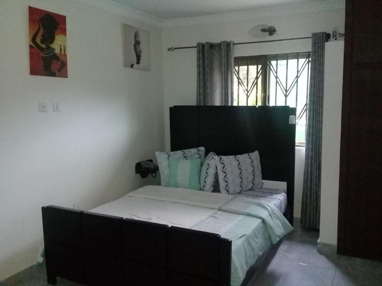 3A'S Guest House Akosombo Bagian luar foto