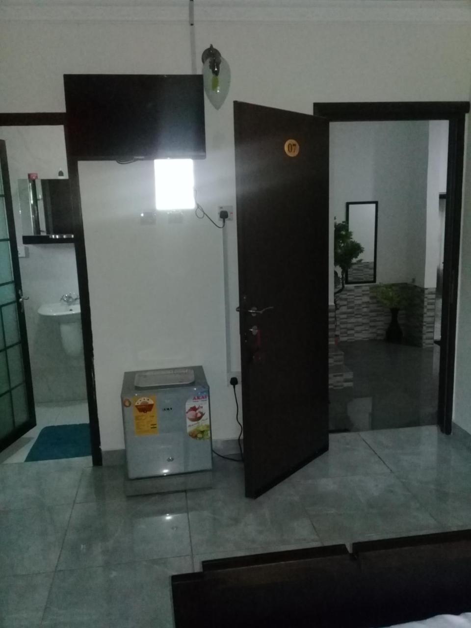 3A'S Guest House Akosombo Bagian luar foto