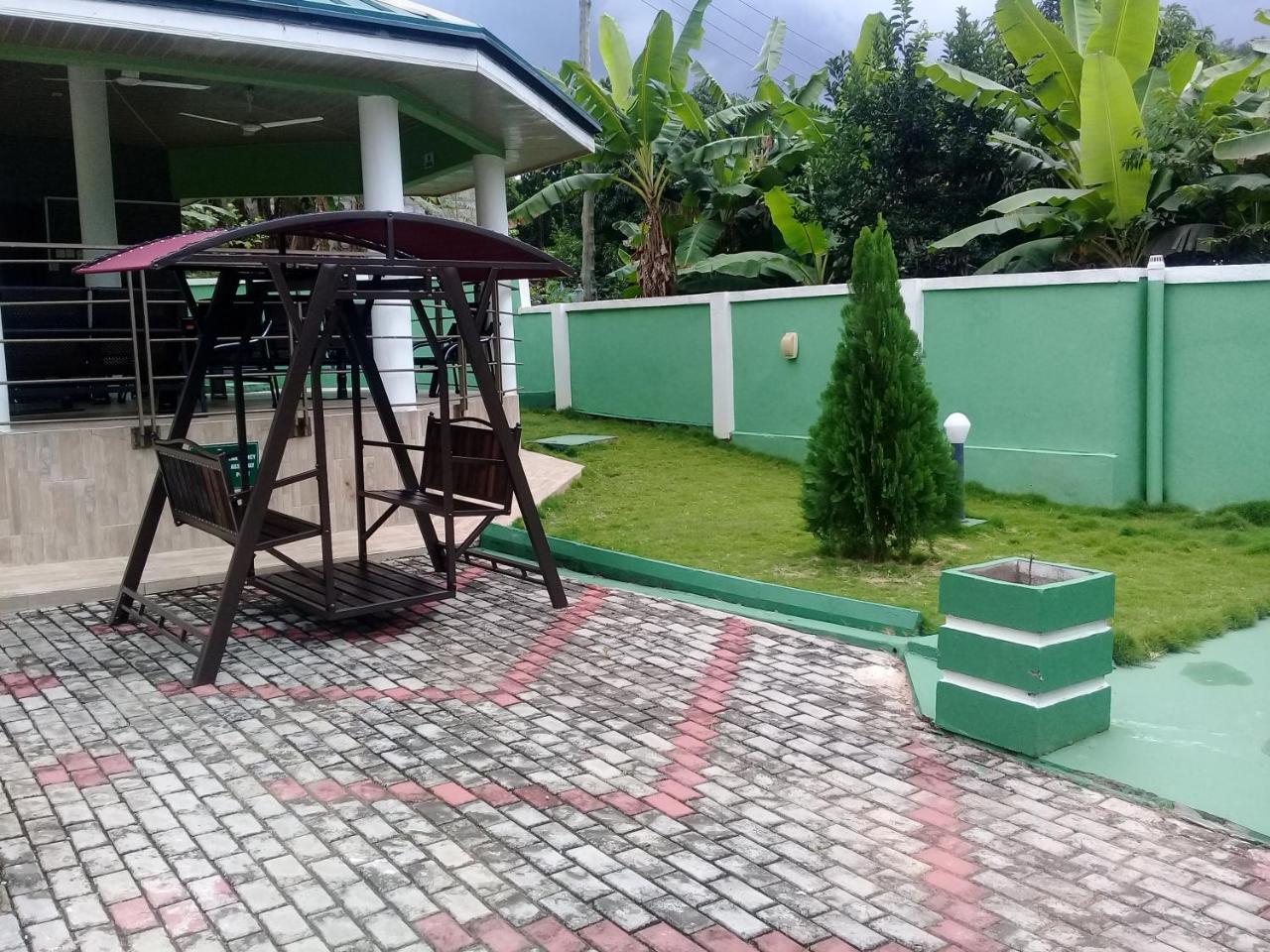 3A'S Guest House Akosombo Bagian luar foto