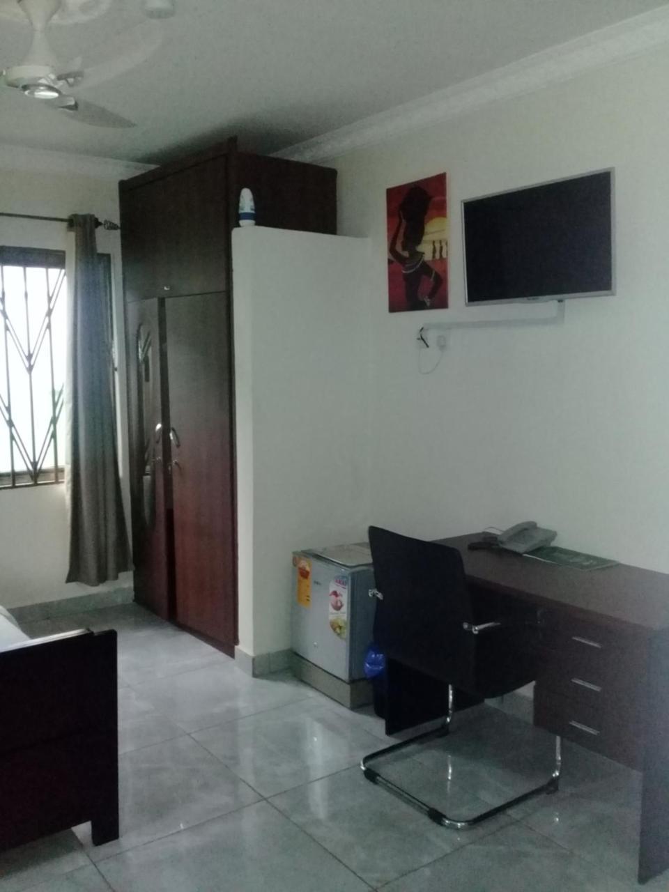 3A'S Guest House Akosombo Bagian luar foto