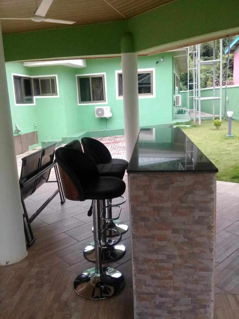 3A'S Guest House Akosombo Bagian luar foto