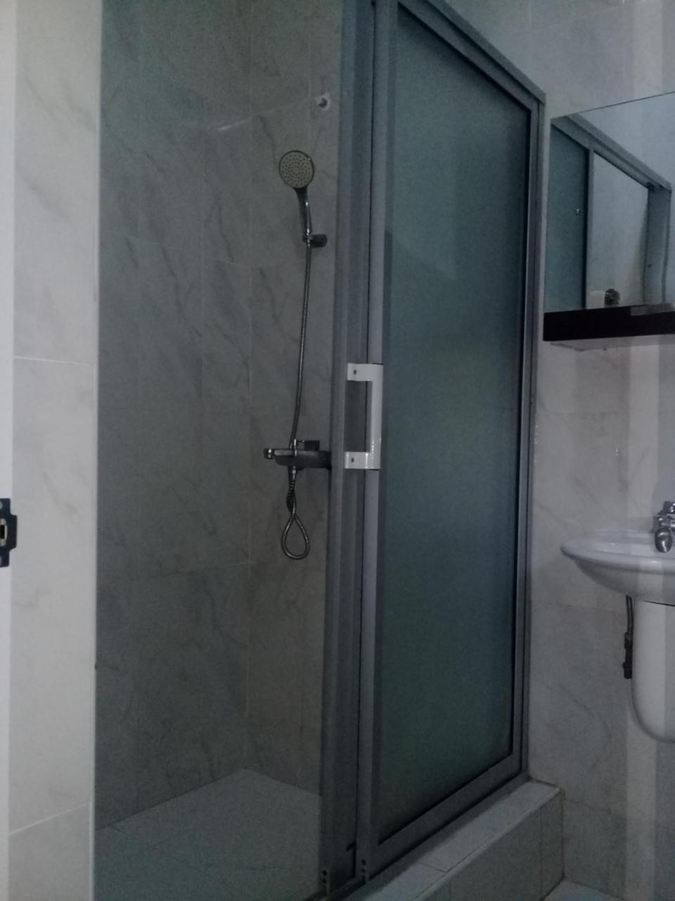 3A'S Guest House Akosombo Bagian luar foto