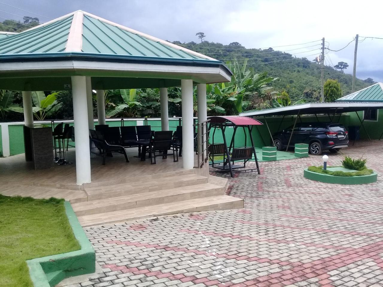 3A'S Guest House Akosombo Bagian luar foto