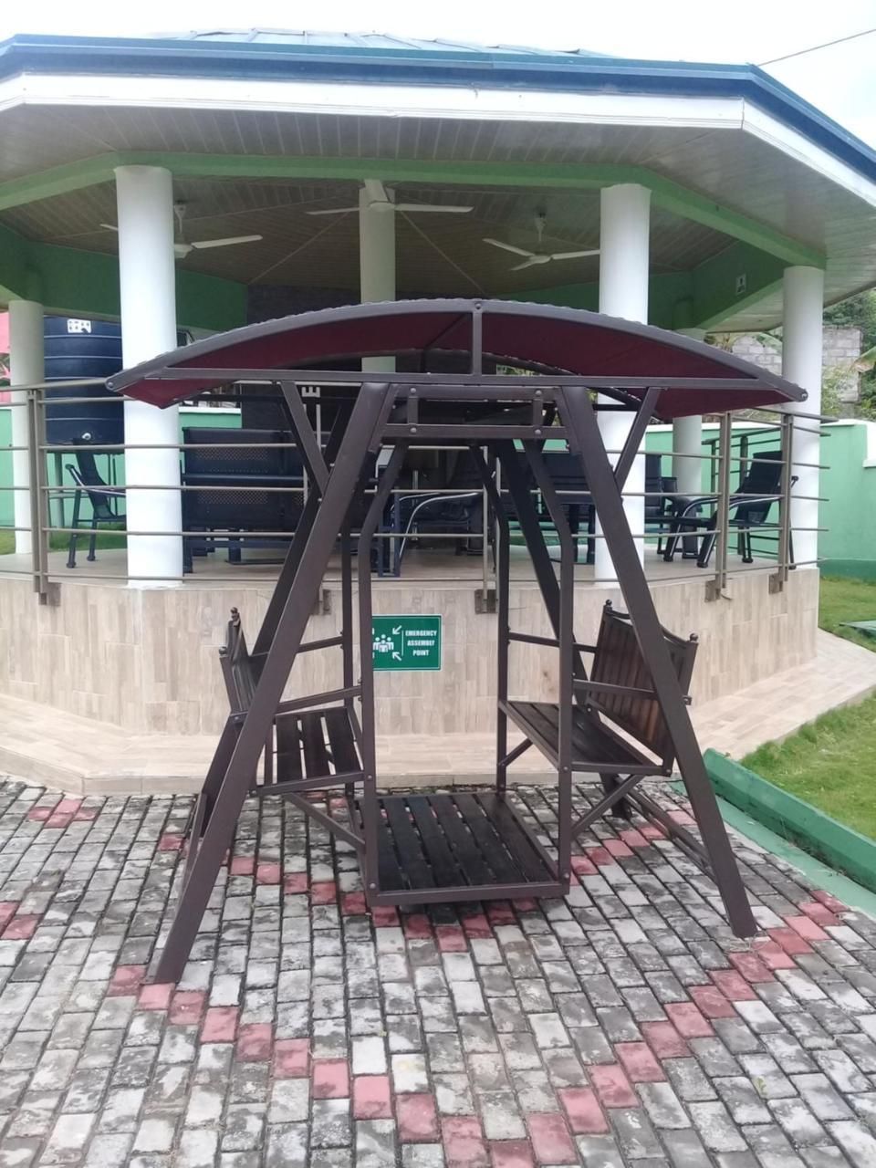 3A'S Guest House Akosombo Bagian luar foto