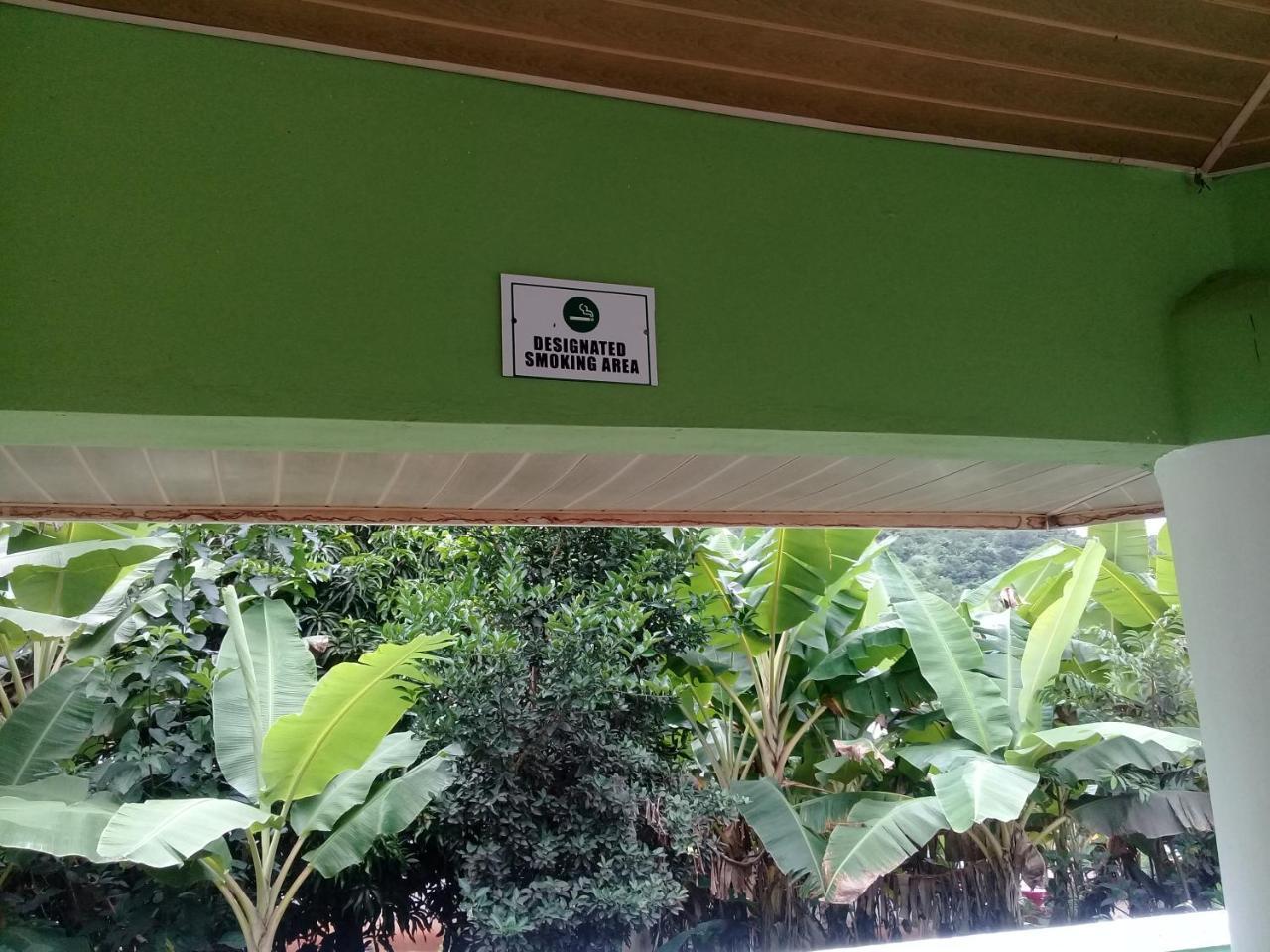 3A'S Guest House Akosombo Bagian luar foto