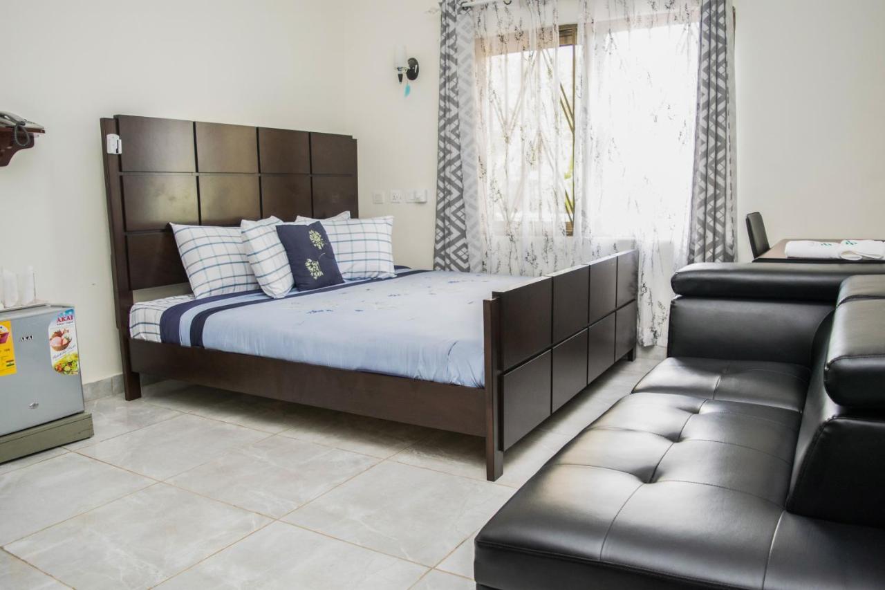 3A'S Guest House Akosombo Bagian luar foto