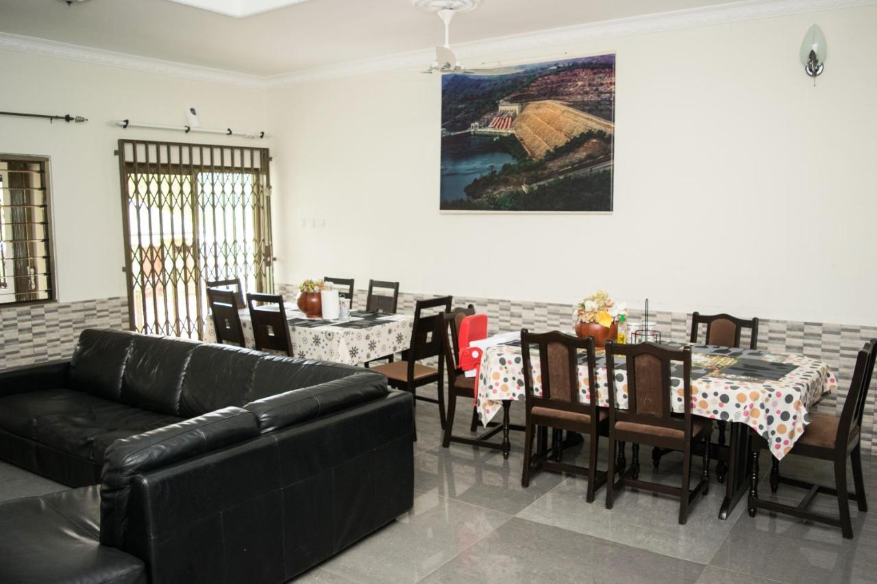 3A'S Guest House Akosombo Bagian luar foto