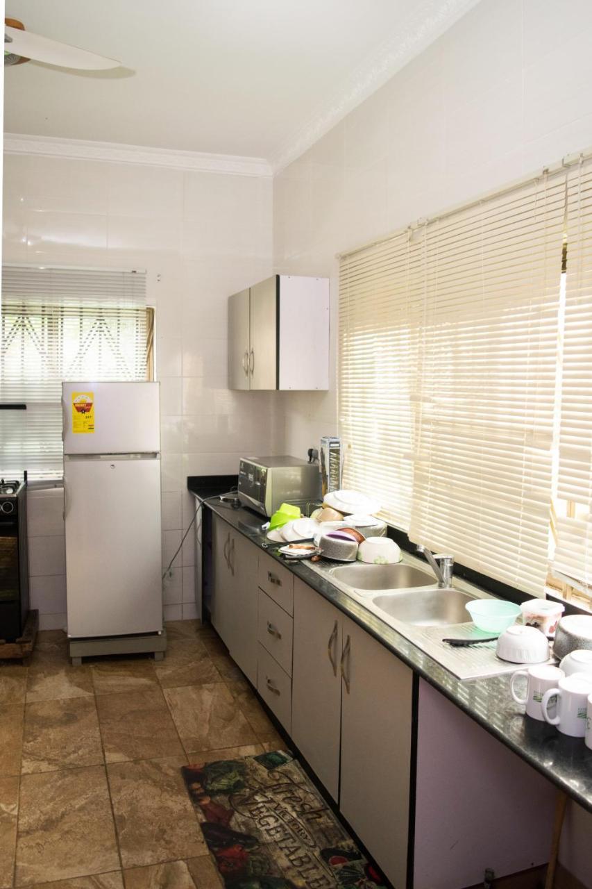 3A'S Guest House Akosombo Bagian luar foto