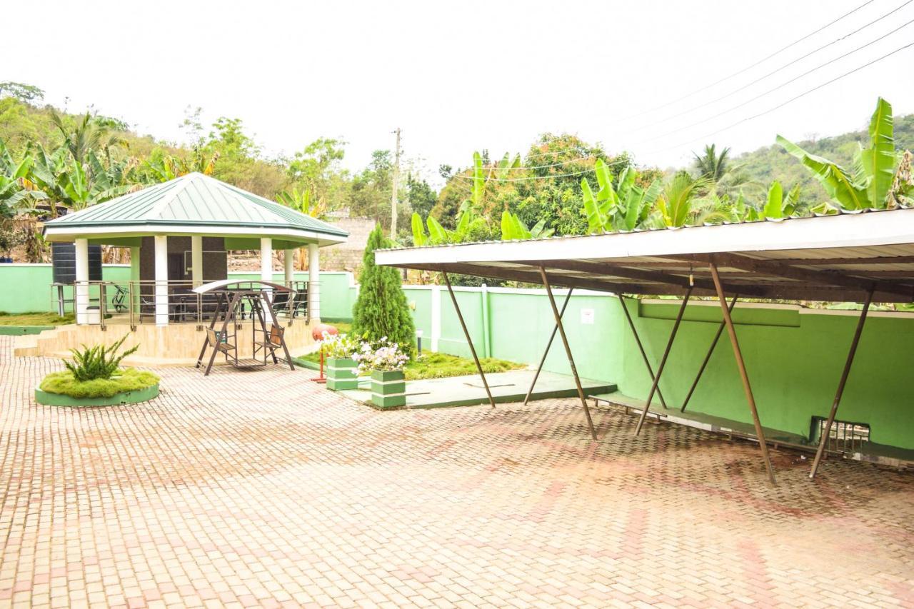 3A'S Guest House Akosombo Bagian luar foto