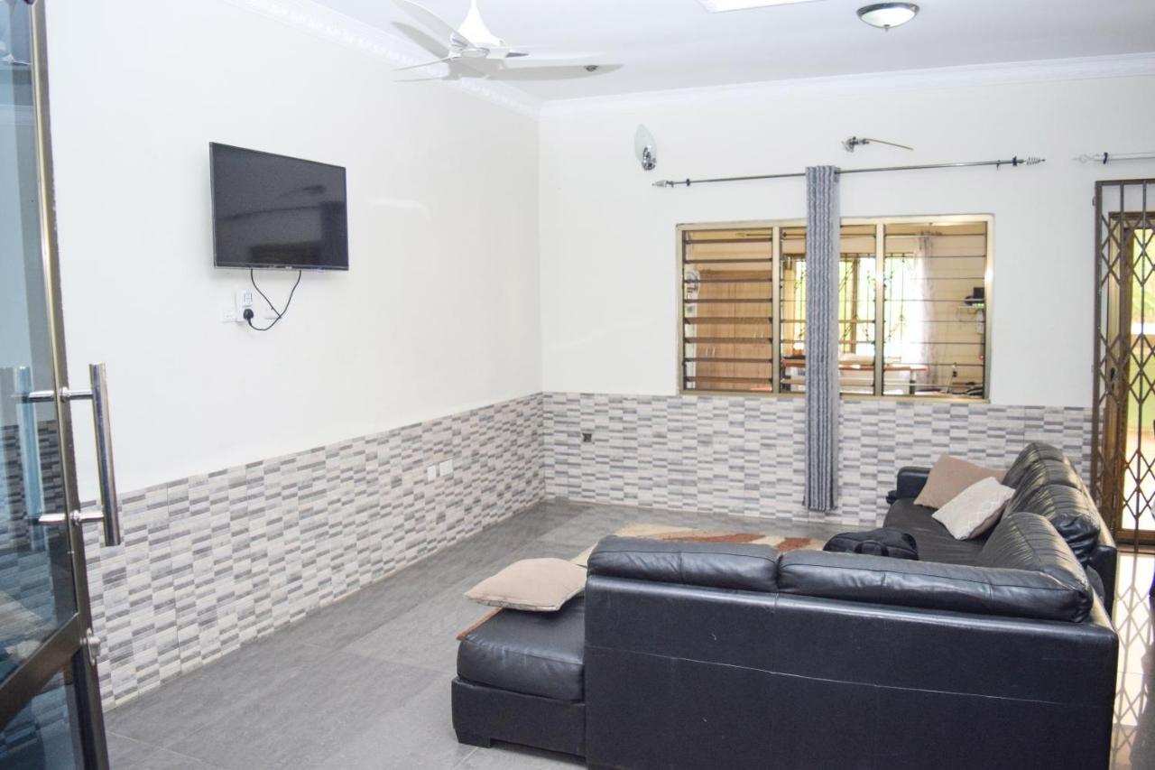 3A'S Guest House Akosombo Bagian luar foto