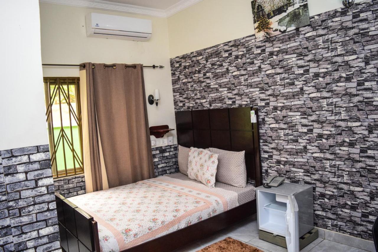 3A'S Guest House Akosombo Bagian luar foto