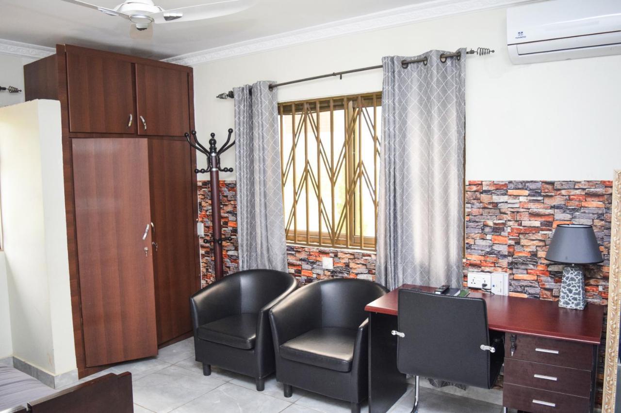 3A'S Guest House Akosombo Bagian luar foto