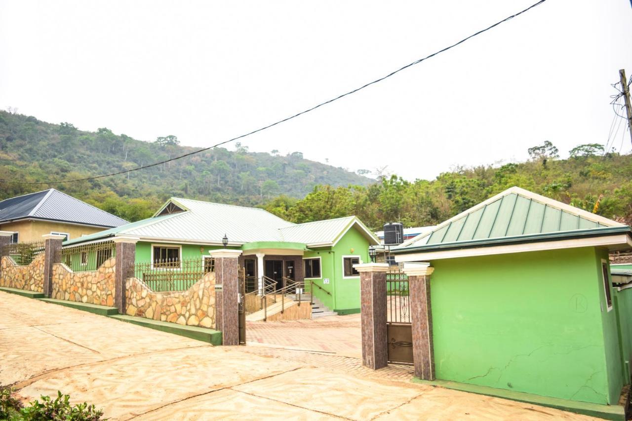 3A'S Guest House Akosombo Bagian luar foto