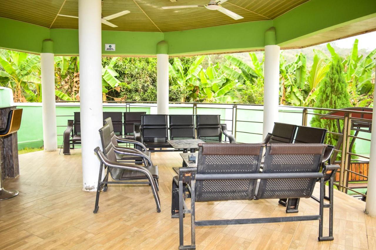 3A'S Guest House Akosombo Bagian luar foto
