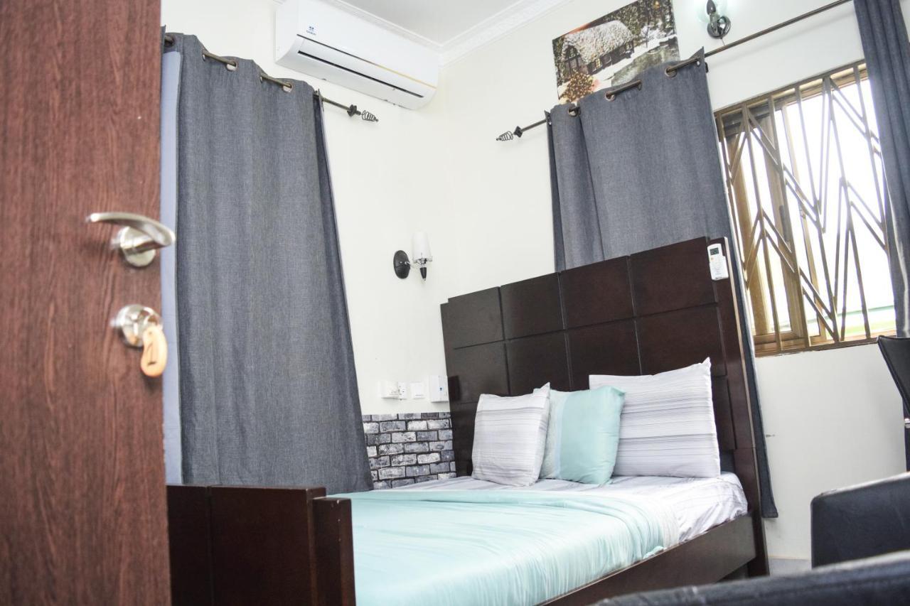 3A'S Guest House Akosombo Bagian luar foto