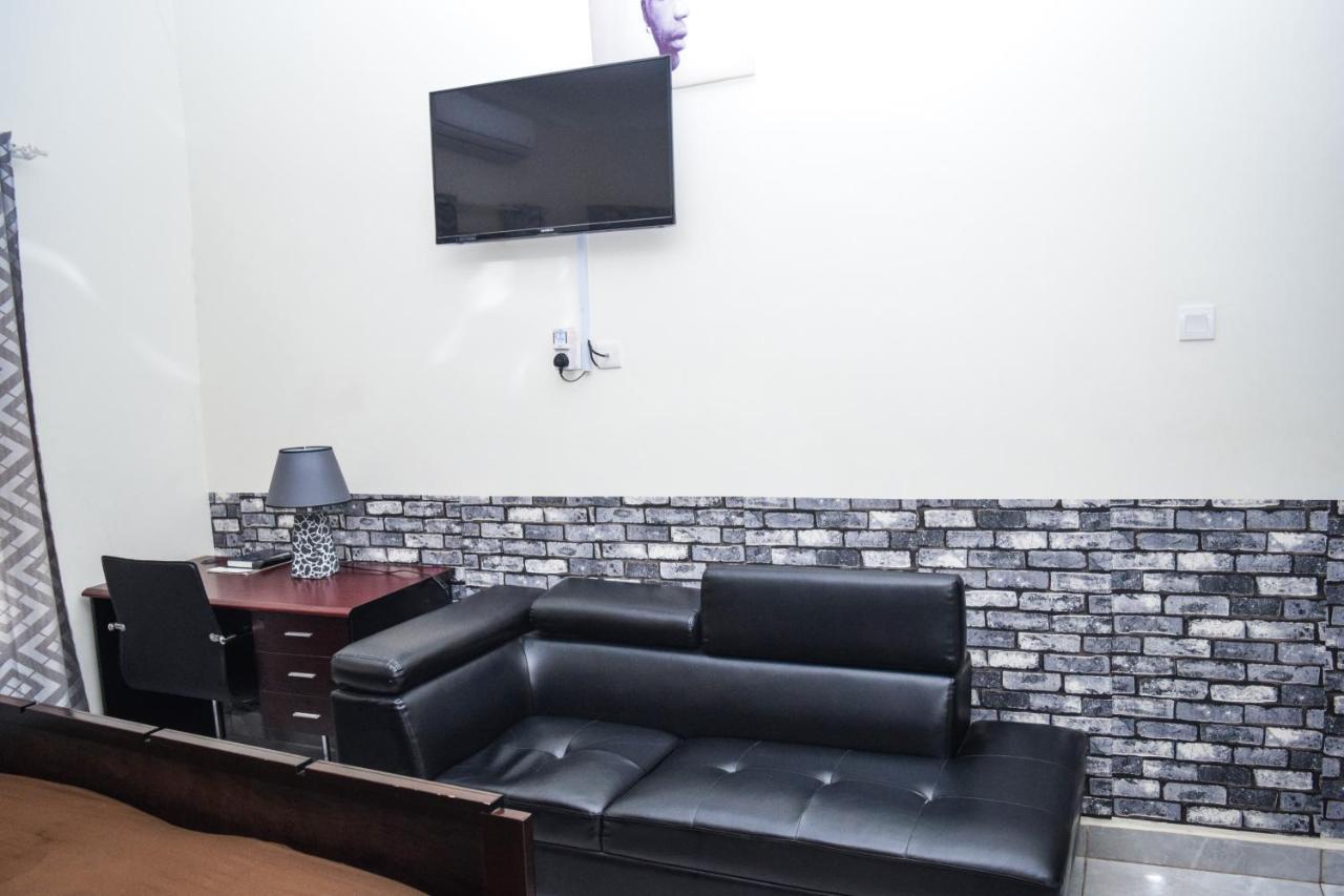 3A'S Guest House Akosombo Bagian luar foto