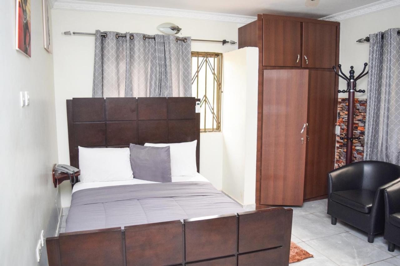 3A'S Guest House Akosombo Bagian luar foto